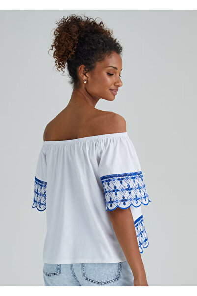 Kübra Tekstil 2213 Γυναικεία Μπλούζα Λευκή Μπαρντό με Λεπτομέρεια Μπλε Κέντημα