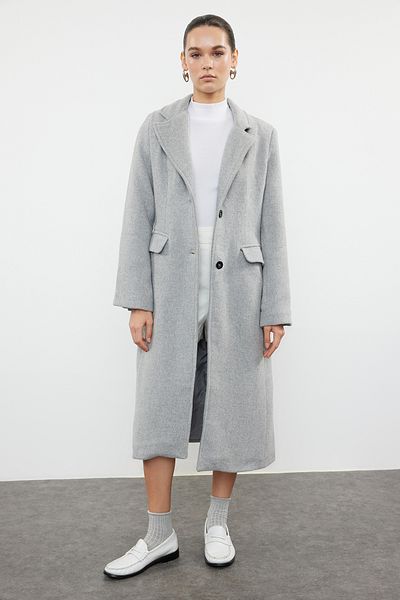 Trendyol Collection Měkký šedý vlněný sedací kabát s texturou – TWOAW25KB00025