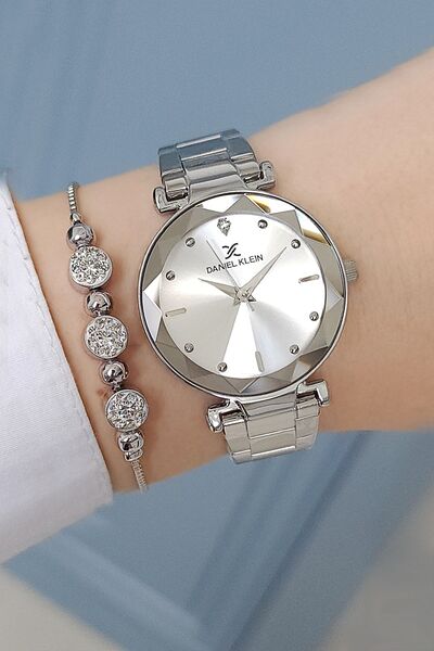 Daniel Klein Çelik Bilezik Kesme Camlı Metalik Kadın Kol Saati + Zirkon Taşlı Bileklik