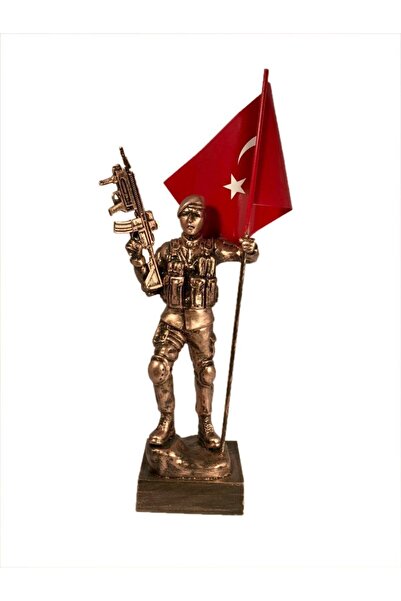 ZeyArt Concept Bayraklı Bereli Asker Heykeli