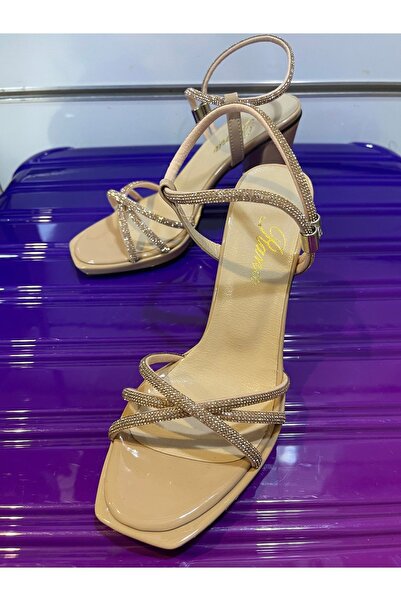 Hızlı Al CIPRE SA KAMENOM I PLOŠKOM PODLOGOM