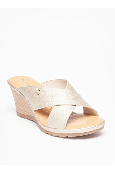 Le Confort صندل سهل الارتداء بحزام متقاطع وكعب عريض