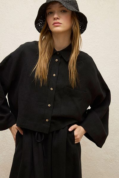 Manuka Schwarzes Leinen-Crop-Shirt – lange Ärmel