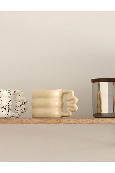 Petra Seramik Amorf Kıvrımlı Krem Kupa