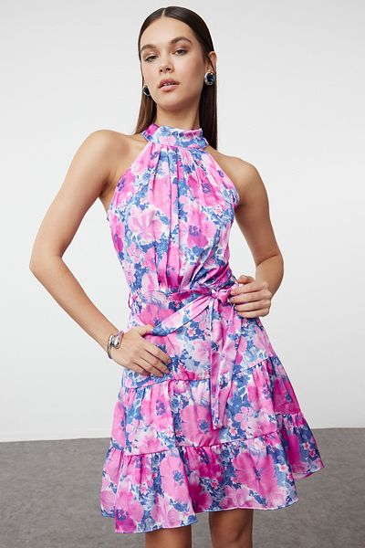 Trendyol Collection Fuchsiafarbenes Neckholder-A-Linien-Minikleid aus gewebtem Satin mit Blumendruck TWOSS20EL2490