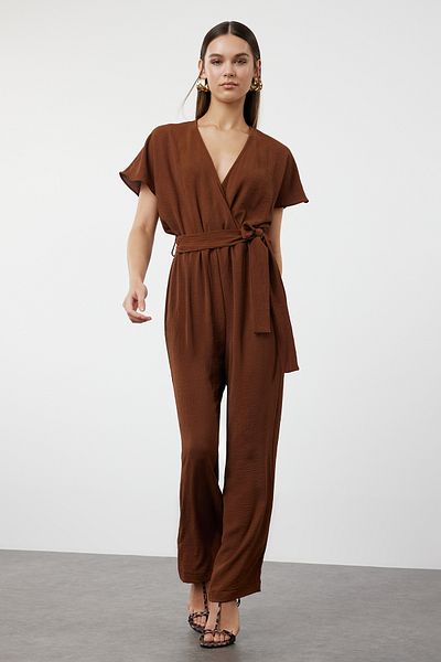 Trendyol Collection Кафяв тъкан гащеризон с двуредна яка - детайлна вратовръзка, крачол на тръба TWOSS21TU0112