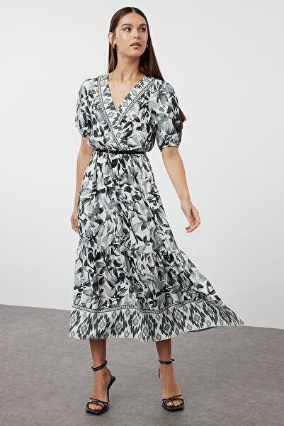 Συλλογή Trendyol Σειρά Α με διπλό γιακά με λουλούδι με μοτίβο μαύρο TWOSS24EL...