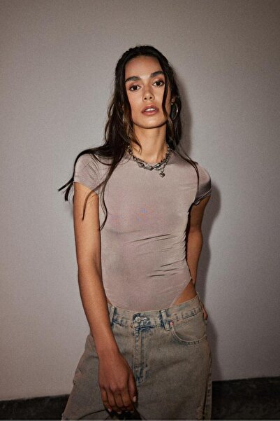 Bases Κοντομάνικο κορμάκι με λαιμόκοψη