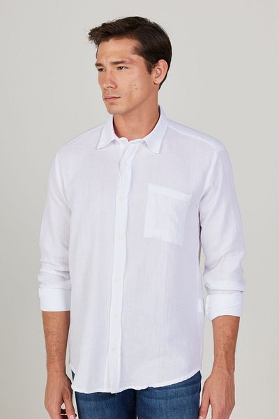 AC&Co / Altınyıldız Classics Weißes, bequemes Herrenhemd aus 100 % Baumwoll-Musselin mit weitem Schnitt und klassischem Kragen