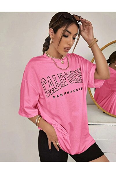 HIRSCH تي شيرت نسائي وردي كبير الحجم بياقة دائرية وطبعة كاليفورنيا