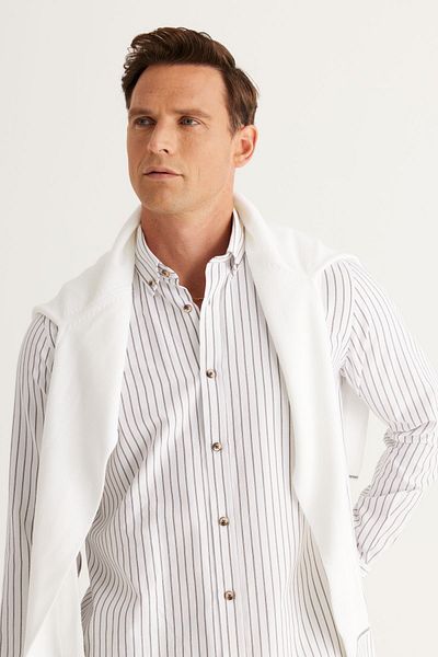 AC&Co / Altınyıldız Classics Men's White Camel Slim Fit Narrow Cut Classic Collar Cotton Striped Shirt