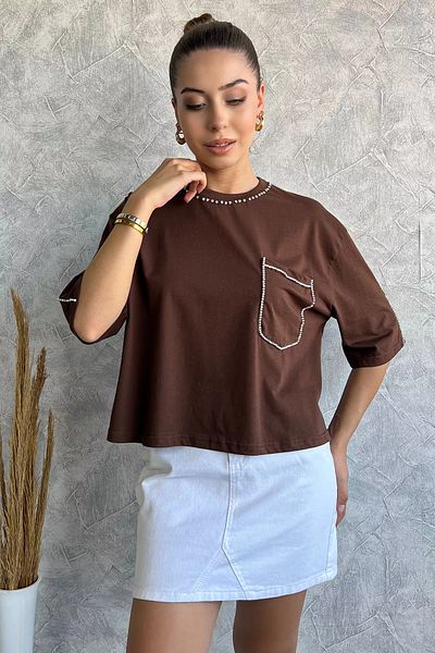 GÜLSELİ Tricou de damă - cu lanț de cafea brodat și detaliu de buzunar