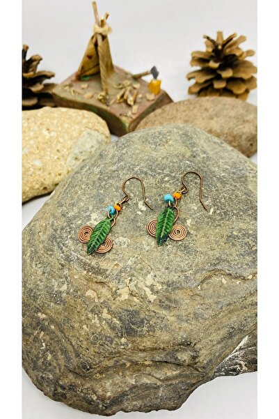 Porsuk Alternatif أقراط نسائية مصنوعة يدويًا من الريش المعدني