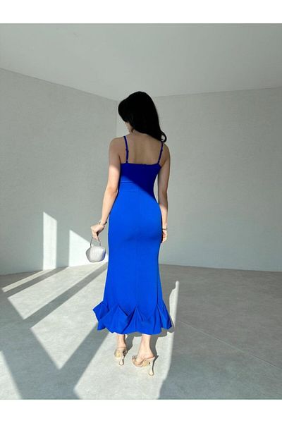 Afiş Butik Asymmetrisch geschnittenes Midikleid – gebogener Saum