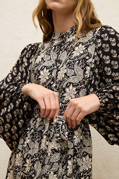 Manuka Šaty s balonovým rukávem z karmínové viskózy