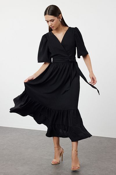 Trendyol Collection Μαύρο μίντι φόρεμα με διπλό γιακά και λεπτομέρεια στην πλάτη - Ζώνη, υφαντό, TWOSS23EL02164