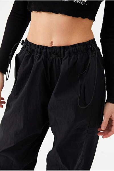 NFTY Sezon nou - Pantaloni negri cu tăietură liberă din parașuta