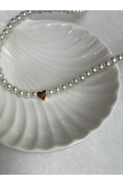 Lavian Accessories قلادة ذهبية مفصلة على شكل قلب صغير مرصعة باللؤلؤ
