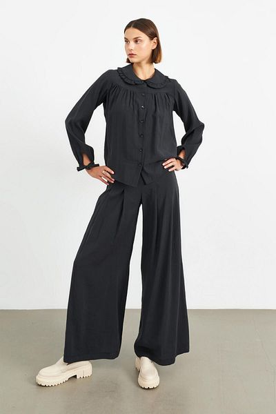 STELLA PULVIS Black Baby Collar Modal Shirt