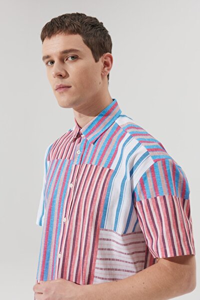 AC&Co / Altınyıldız Classics Pánská bílá oversize košile s krátkým rukávem volného střihu se skrytým límečkem 100% bavlna s potiskem