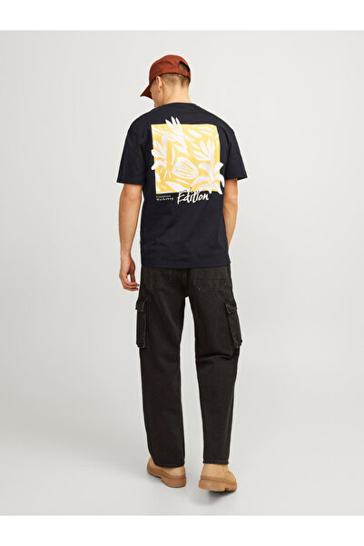 Jack & Jones تي شيرت بطبعة جرافيك في الخلف ورقبة دائرية