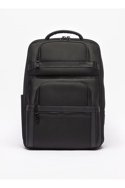 Duchini Textured Backpack with Zip Closure