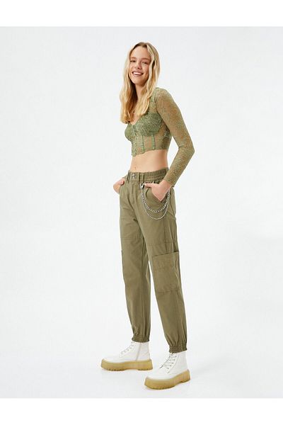 Koton Jogger-Hose aus Gabardine mit Kettendetail, Taschen und elastischem Bund