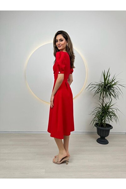EMAYS DESIGN Kırmızı Kruvaze Yaka Taş Düğme  Detaylı Drapeli Midi  Şık Elbise