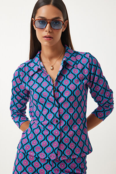 Happiness İstanbul Σετ καλοκαιρινό γυναικείο πουκάμισο και παντελόνι με μπλε ροζ σχέδιο - FN03195