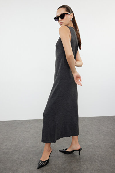 Trendyol Collection Maxi pletené šaty Antracit Extra Cardigan - TWOAW25EL00014