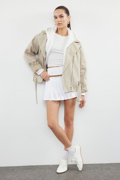 Trendyol Collection Gabardine Biker Slim Jacke – Beige, Übergröße, Mantel mit Gürtel TWOAW25MO00121