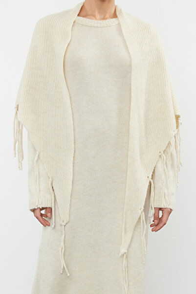 Trendyol Collection Béžové maxi úpletové šaty s měkkou texturou – podrobný šátek Twoaw25El00013