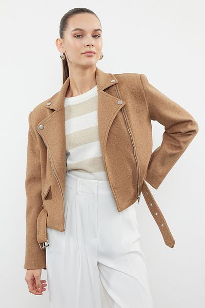 Trendyol Collection Dünne Bikerjacke in Nerzfarbe - Stempel, taillierte Form Twoaw25Mo00125
