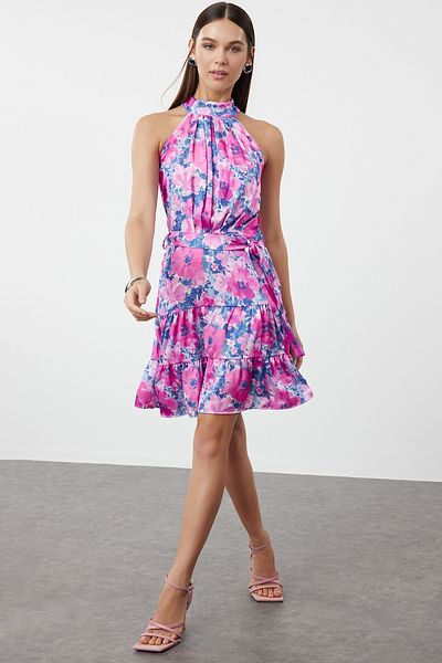 Trendyol Collection Fuchsiafarbenes Neckholder-A-Linien-Minikleid aus gewebtem Satin mit Blumendruck TWOSS20EL2490