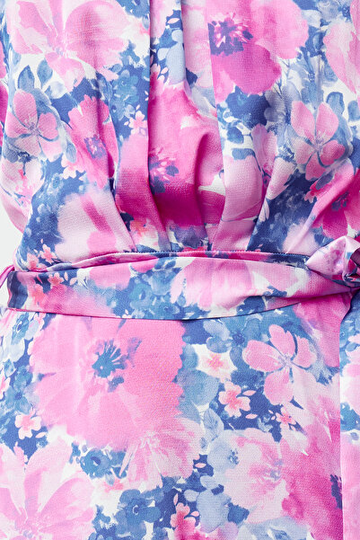 Trendyol Collection Μίνι υφαντό φόρεμα από σατέν λαιμόκοψη φούξια φλοράλ στάμπα TWOSS20EL2490