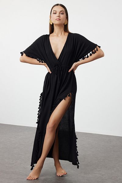 Trendyol Collection Czarna tkana sukienka plażowa maxi z frędzlami - TBESS22EL0842
