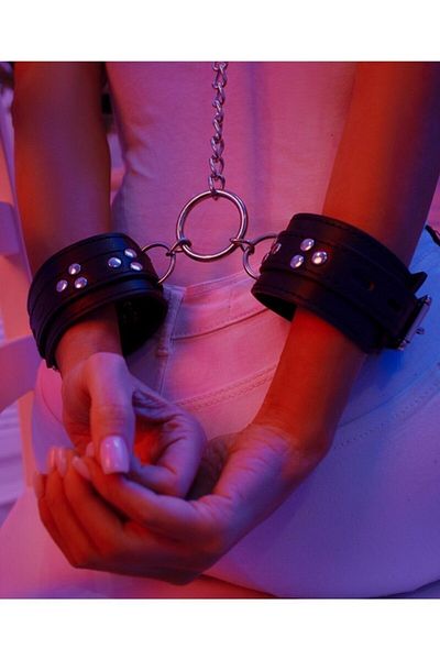 Aysilce Λεπτομερές σετ δερμάτινη αλυσίδα λουριών