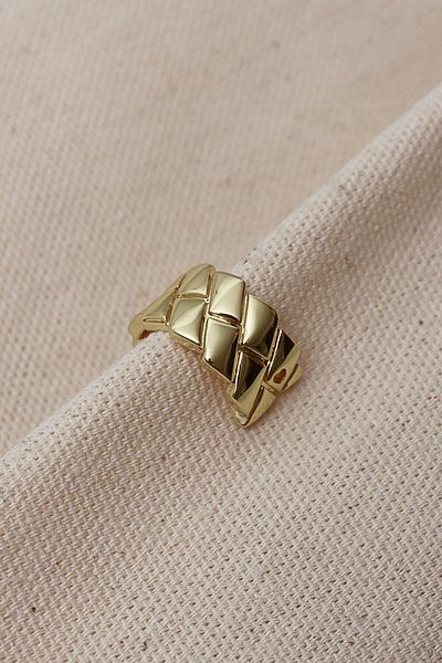 Süspüs Accessories Gold Patterned Thick Cartilage Earrings