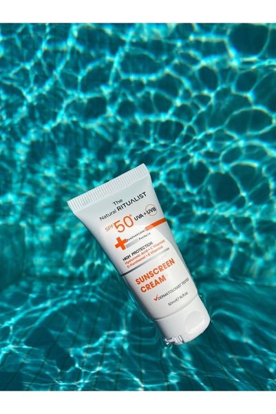 The Natural Ritualist SPF 50+ Hyalunoric Asit - Vitamin C İçerikli Tazeleyici ve Leke Karşıtı Güneş Kremi