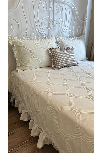 Decamor home Vintage Ruffle Bedspread - Double Ecru Pique Set