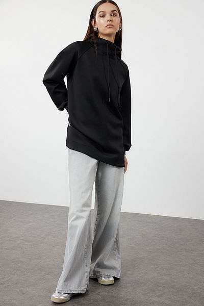 Trendyol Modest Schwarzes Kapuzensweatshirt aus Scuba-Stoff - TCTAW24TW00002