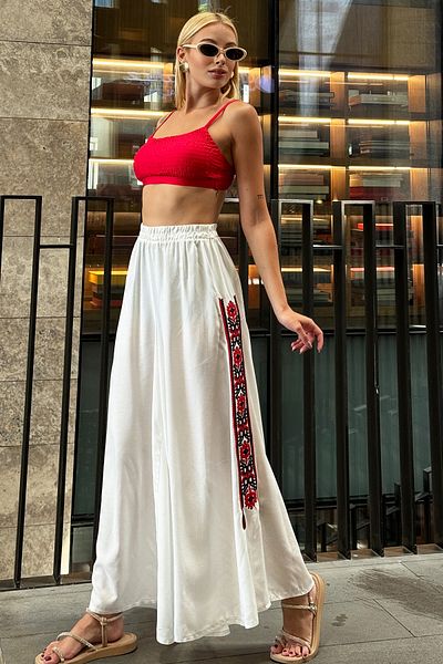 Trend Alaçatı Stili Weiße Viskosehose mit ethnischen Stickereien - Weites Bein ALC-X12462