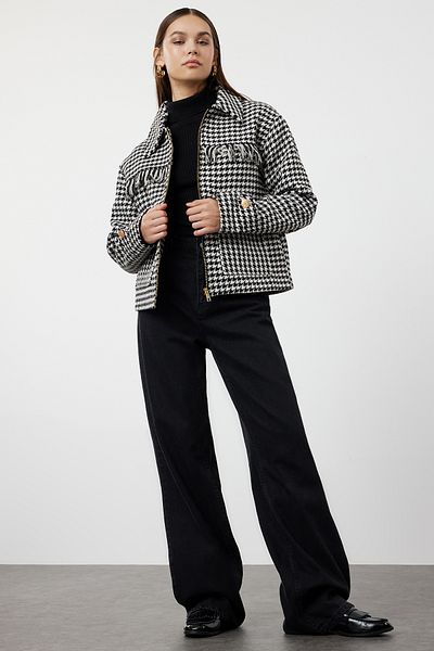 Trendyol Collection Czarna kurtka sezonowa z frędzlami i wzorem w pepitkę - Twoaw25Mo00067