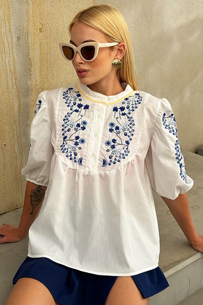 Trend Alaçatı Stili Bílá popelínová halenka – zapínaná a vyšívaná, ALC-X12447