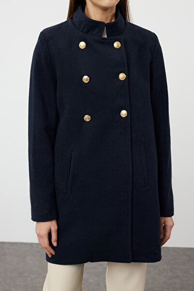 Trendyol Collection Vlněný kabát v námořnické modré barvě - Detail na knoflíky, Regular Fit TWOAW25KB00017