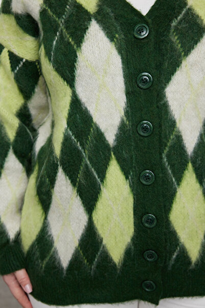 Trendyol Curve V-Neck Green Diamond Patterned Knitwear Cardigan - TBBAW25AV00004
