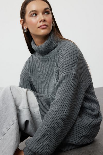 Trendyol Modest Šňůrový antracitový pletený svetr - základní model TCTAW25AK00009