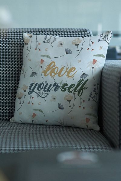 Hediyesepeti Διακοσμητικό Μαξιλάρι με Μοτίβο Love Yourself - Μαξιλάρι