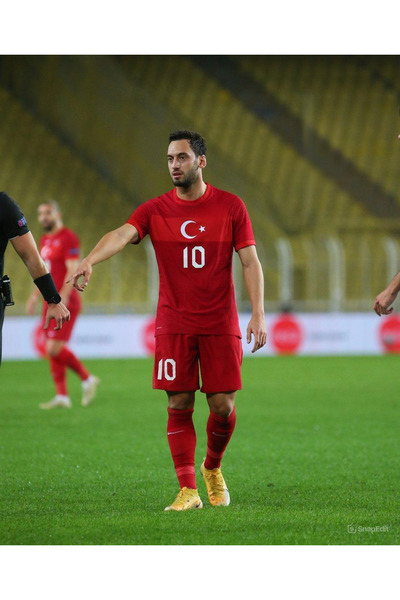 Alaturka Mix Hakan Çalhanoğlu Türkiye Euro 2024 Yeni Sezon Özel Tasarım Kırmızı Forması