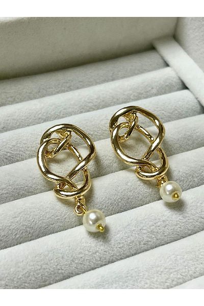 Sens Latest trend Pearl Earrings